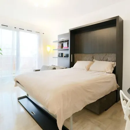 Lejlighed Modern,luminous,spacious Studio !!! Nice